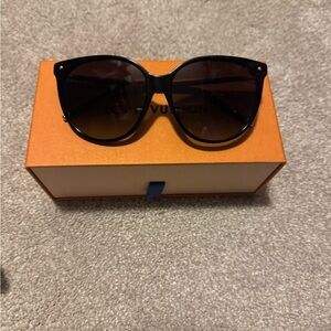 Elegant Black Designer Sunglasses